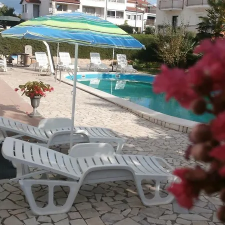 In With Balcony, Wifi 819-8 פורץ